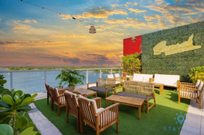 Rooftop infinity Pool - Hollywood Beach Broad - walk